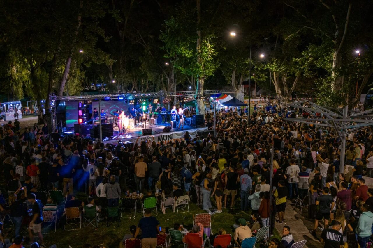 ARMSTRONG: UNA NOCHE DE CARNAVAL QUE QUEDARÁ EN LA MEMORIA