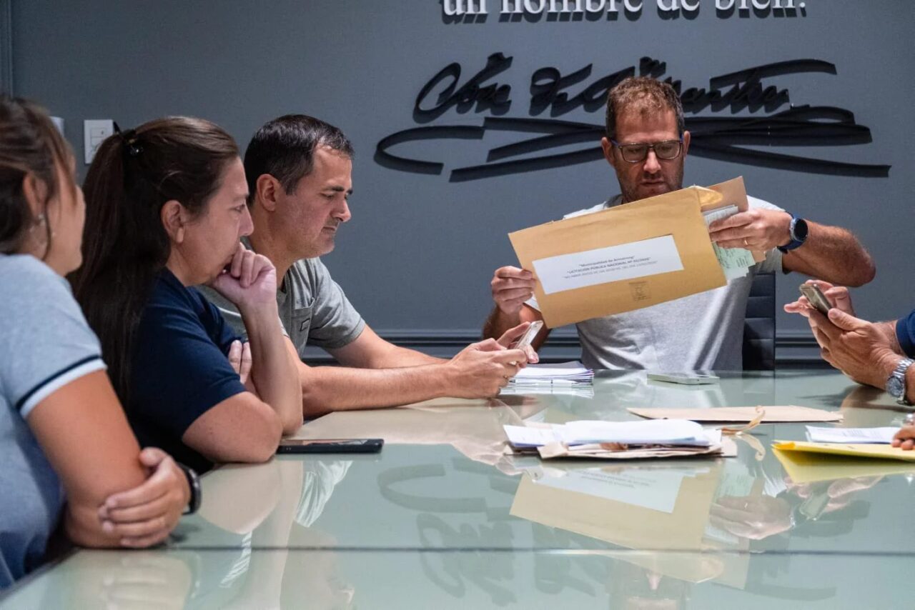 SE REALIZÓ LA APERTURA DE SOBRES PARA OBRA DE PAVIMENTO EN ARMSTRONG