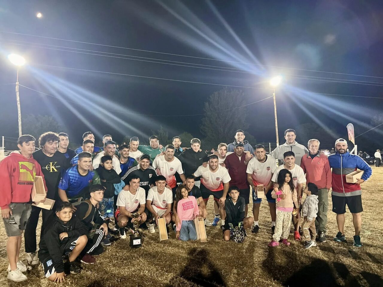 MARINSALTA CERRÓ EL TORNEO DEL SIGLO CON EL EMOTIVO PARTIDO DE LAS LEYENDAS Y ESCUELA CAMPO CARBONARI SE CONSAGRÓ CAMPEÓN