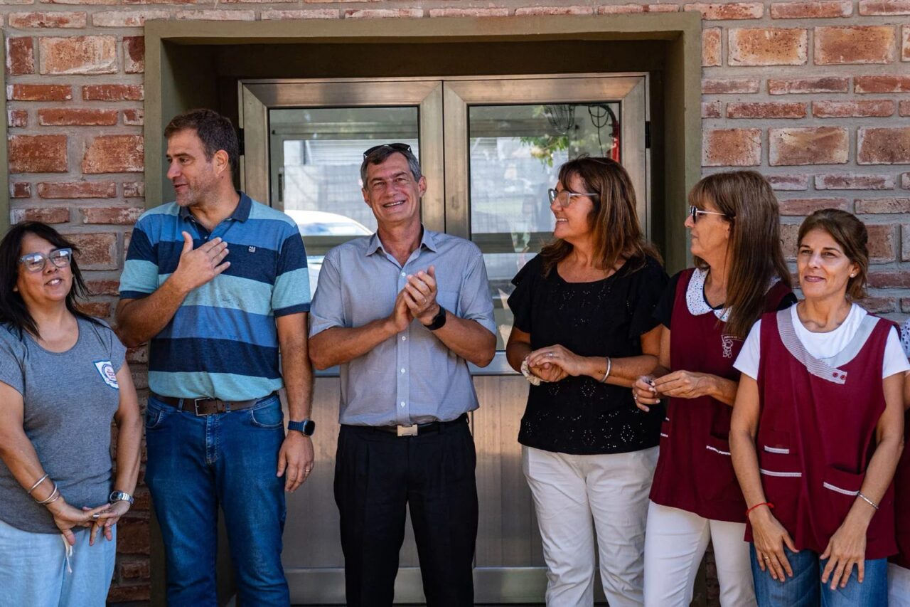 ARMSTRONG: INAUGURAN NUEVA AULA EN EL JARDÍN DE LA ESCUELA 33