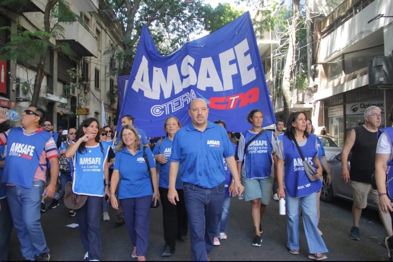 AMSAFE MARCHÓ MASIVAMENTE CONTRA LA REFORMA LABORAL EN ROSARIO