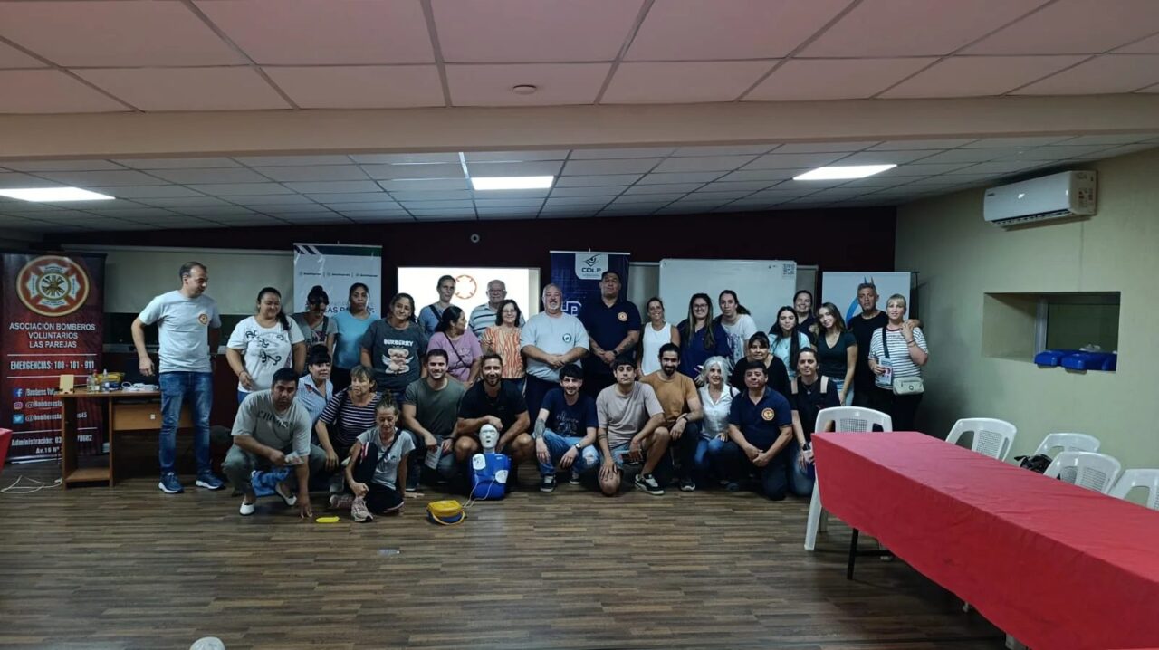 CAPACITACIÓN EN RCP PARA VECINOS EN BOMBEROS VOLUNTARIOS DE LAS PAREJAS