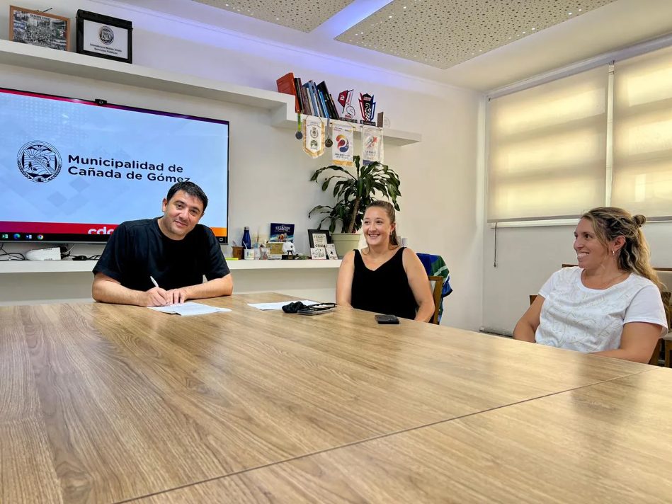 EL INTENDENTE PRESENTÓ A FLORENCIA MOLÓN COMO NUEVA SECRETARIA DE PRODUCCIÓN, PROMOCIÓN SOCIAL Y TURISMO