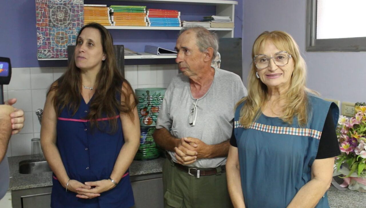 ARTE EN LA ESCUELA SAN MARTÍN DE LAS ROSAS: DONACIÓN DE CESTOS INTERVENIDOS