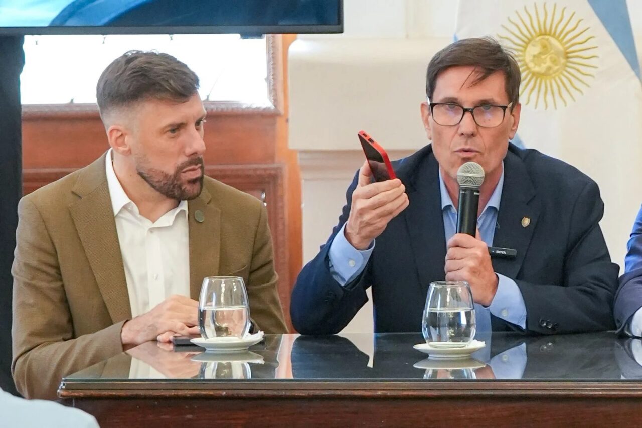 SANTA FE ESTABLECE PAUTAS PARA EL USO DE CELULARES EN LAS ESCUELAS Y LIMITA SU UTILIZACIÓN DURANTE LA JORNADA ESCOLAR