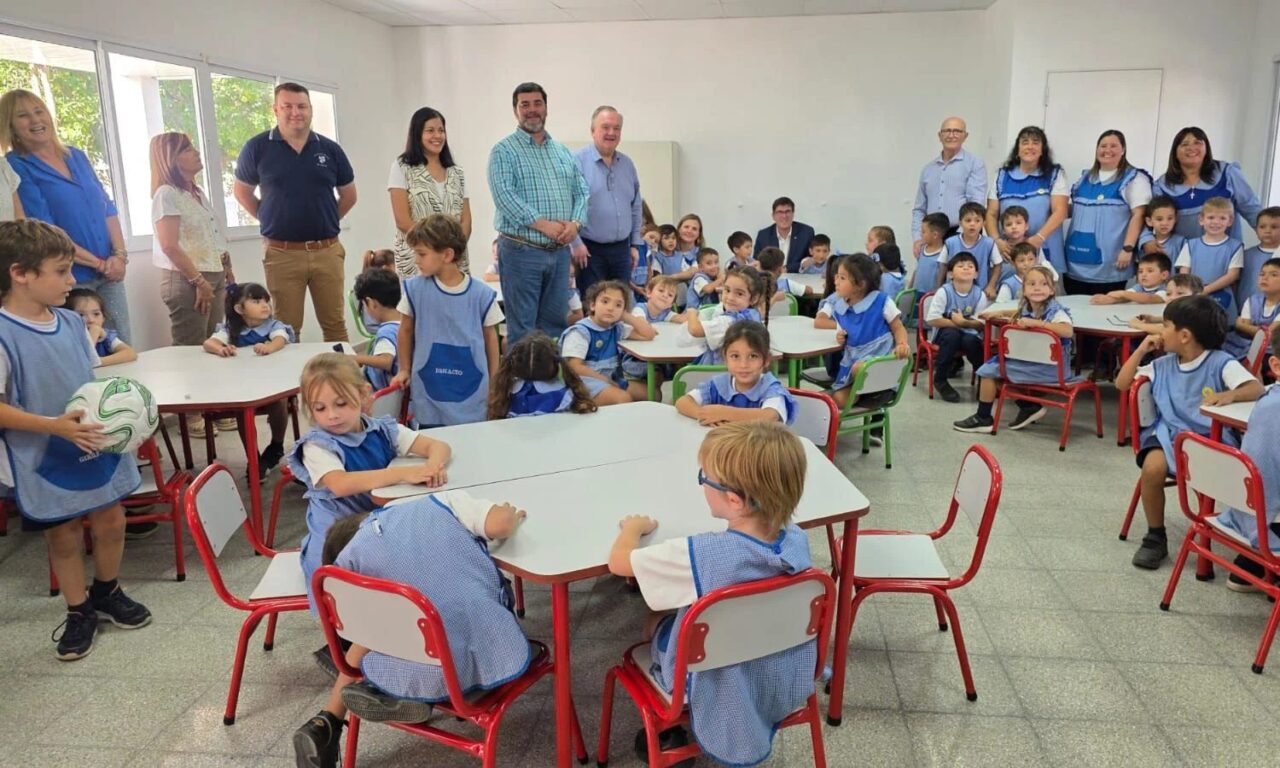 EL SENADOR MICHLIG Y EL MINISTRO GOITY INAUGURARON AULAS EN COLONIA ROSA, SAN GUILLERMO Y MONTE OSCURIDAD