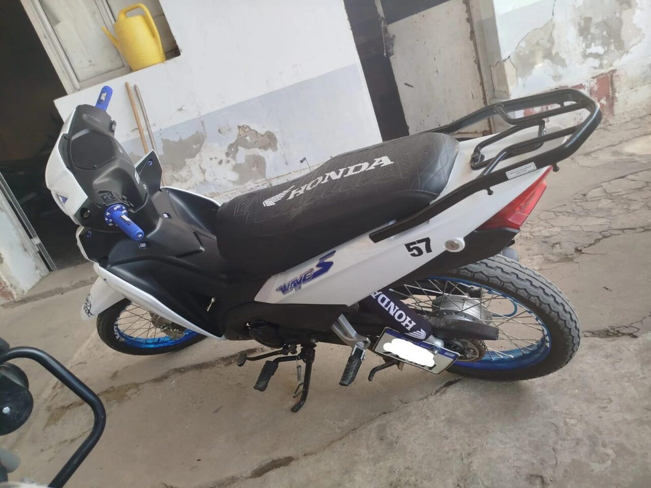 SECUESTRAN MOTOCICLETA CON PEDIDO DE CAPTURA EN LAS ROSAS