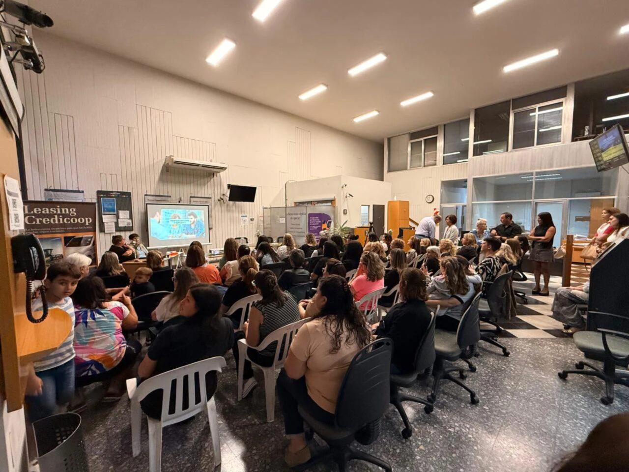 BANCO CREDICOOP HOMENAJEÓ A LAS MUJERES DE LAS ROSAS