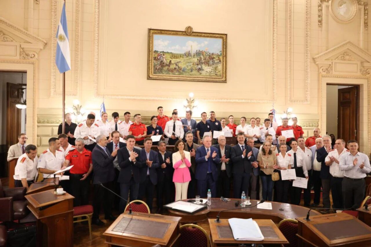 EL SENADO HOMENAJEÓ A BRIGADISTAS SANTAFESINOS
