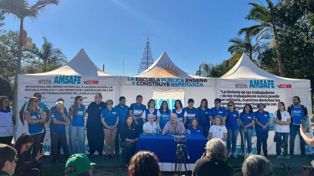 UNA NUEVA CARPA BLANCA PARA LA LUCHA DOCENTE DE SANTA FE