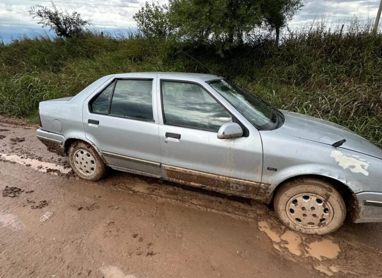 LAS ROSAS: HALLAN UN AUTO QUE HABÍA SIDO ROBADO EN ZONA RURAL