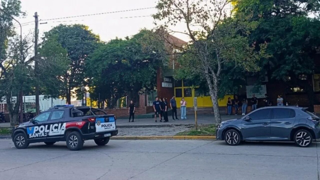 HORROR EN SAN CRISTOBAL: UN ALUMNO FUE ARMADO AL COLEGIO Y MATÓ A TIROS A UN COMPAÑERO