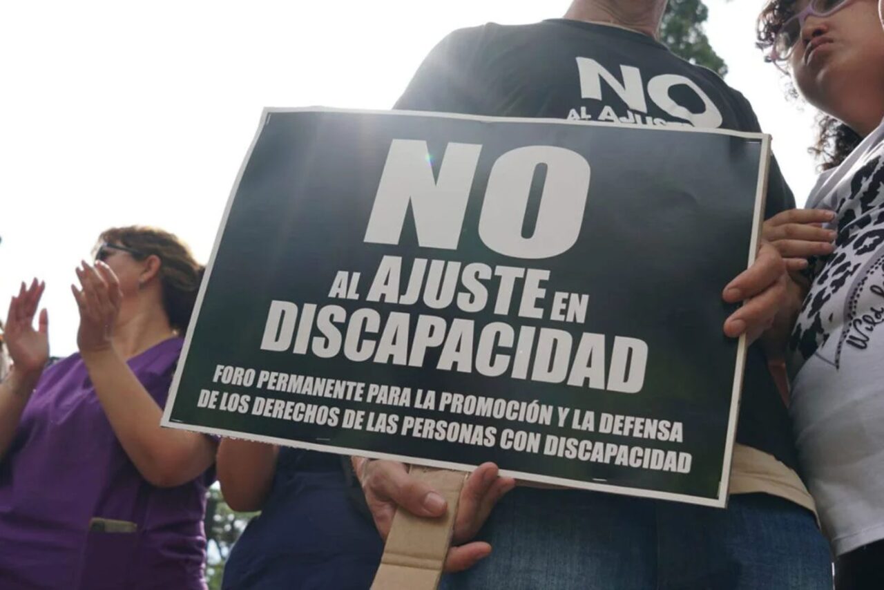 PRESTADORES DE DISCAPACIDAD MARCHARON POR ATRASOS EN LOS PAGOS