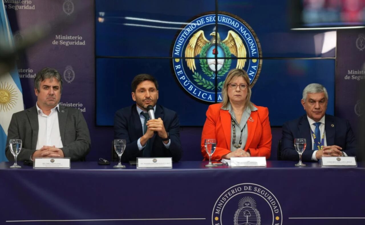 PROVINCIA Y NACIÓN CONFIRMAN QUE EL ATAQUE EN SAN CRISTÓBAL SE VINCULA A SUBCULTURAS DIGITALES VIOLENTAS DE ALCANCE GLOBAL