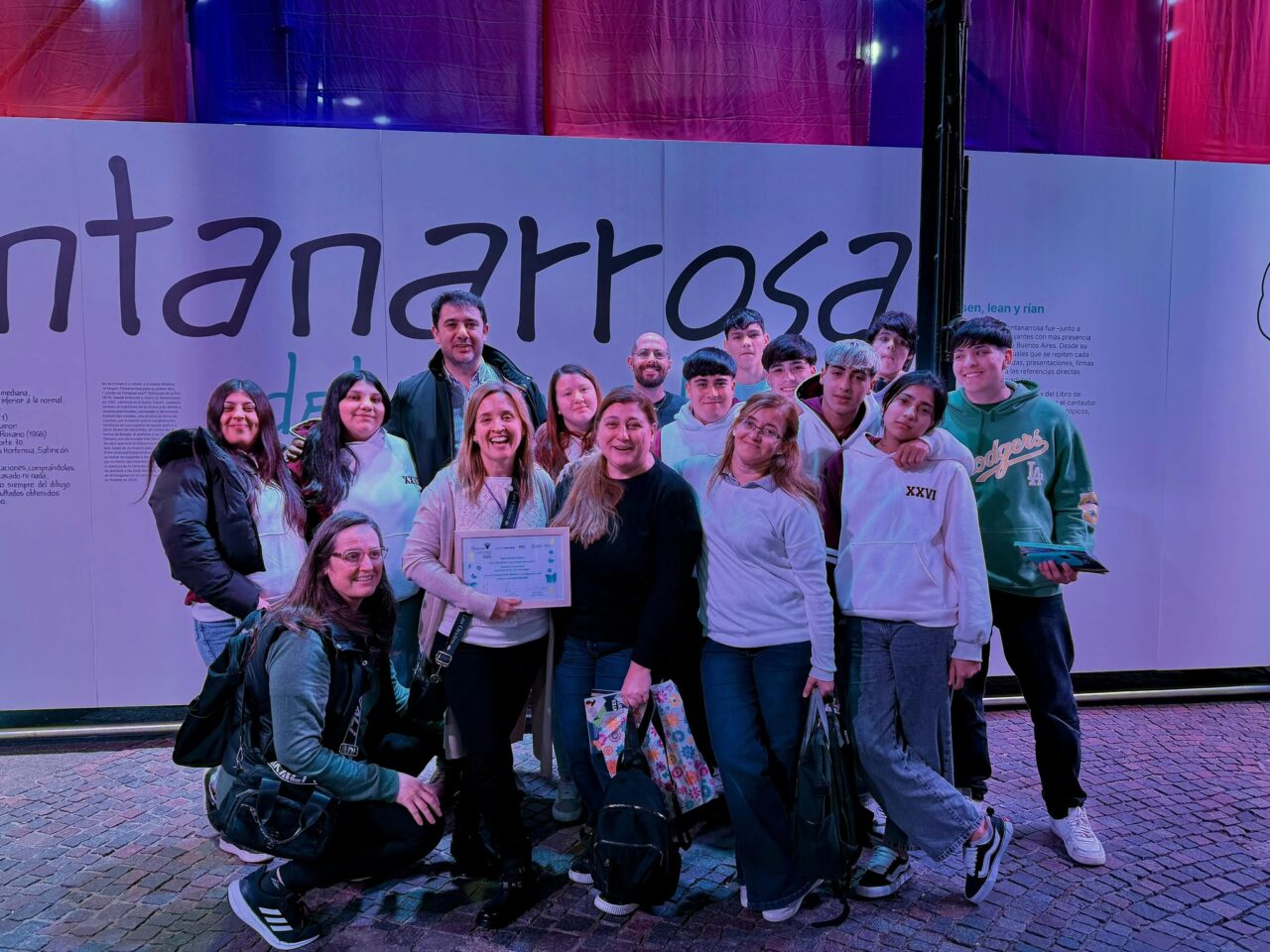 RECONOCIMIENTO PARA LA DOCENTE PAOLA GLORIO Y LA ESCUELA FÉLIX PAGANI EN LA FERIA INTERNACIONAL DEL LIBRO