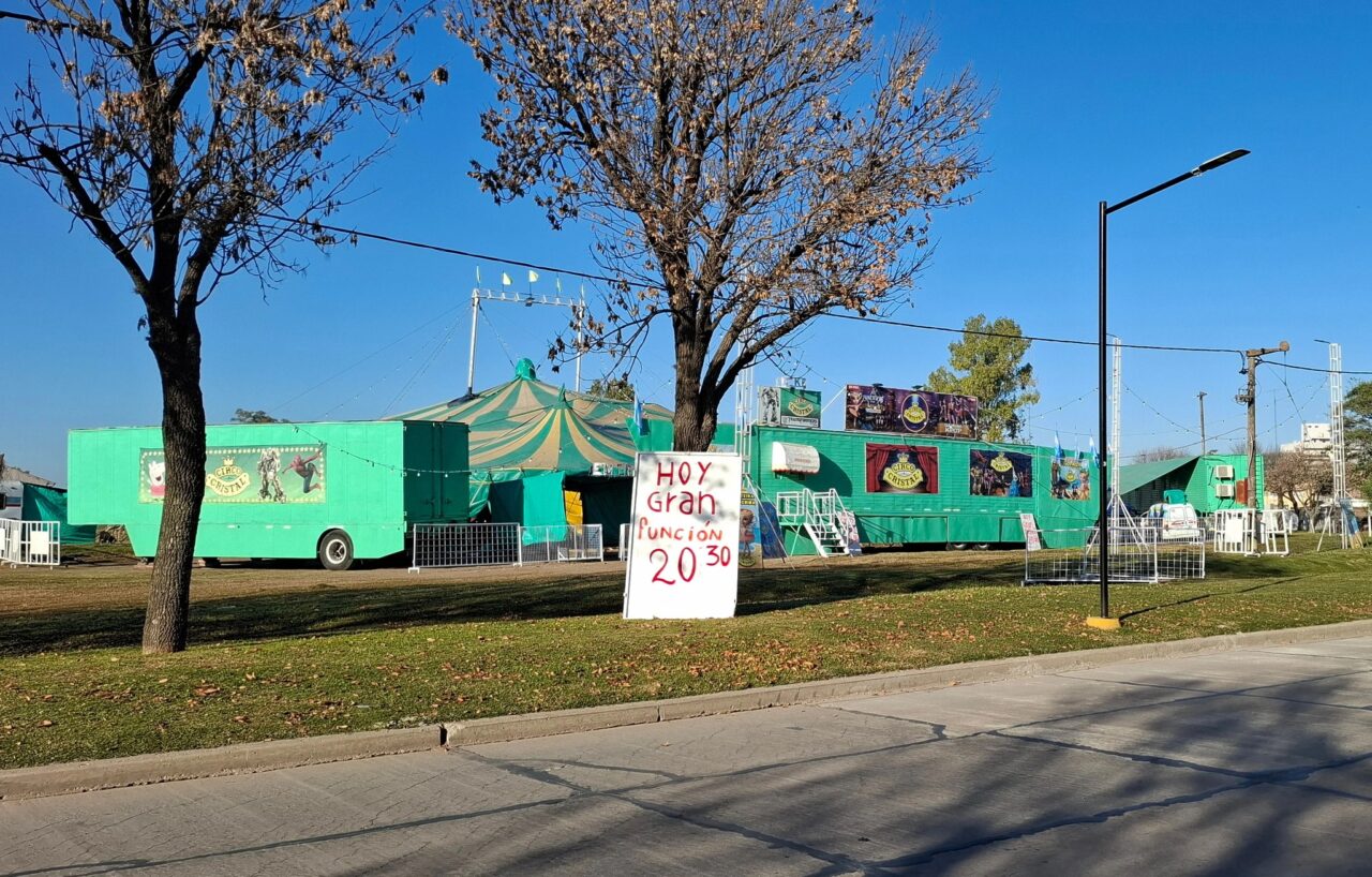 EL CIRCO CRISTAL LLEGA A LAS ROSAS CON MAGIA Y DIVERSIÓN PARA TODA LA FAMILIA