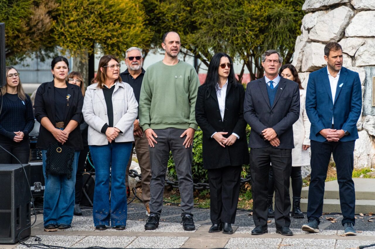 ARMSTRONG CELEBRÓ EL 25 DE MAYO CON UN EMOTIVO ACTO PATRIÓTICO EN PLAZA SAN MARTÍN
