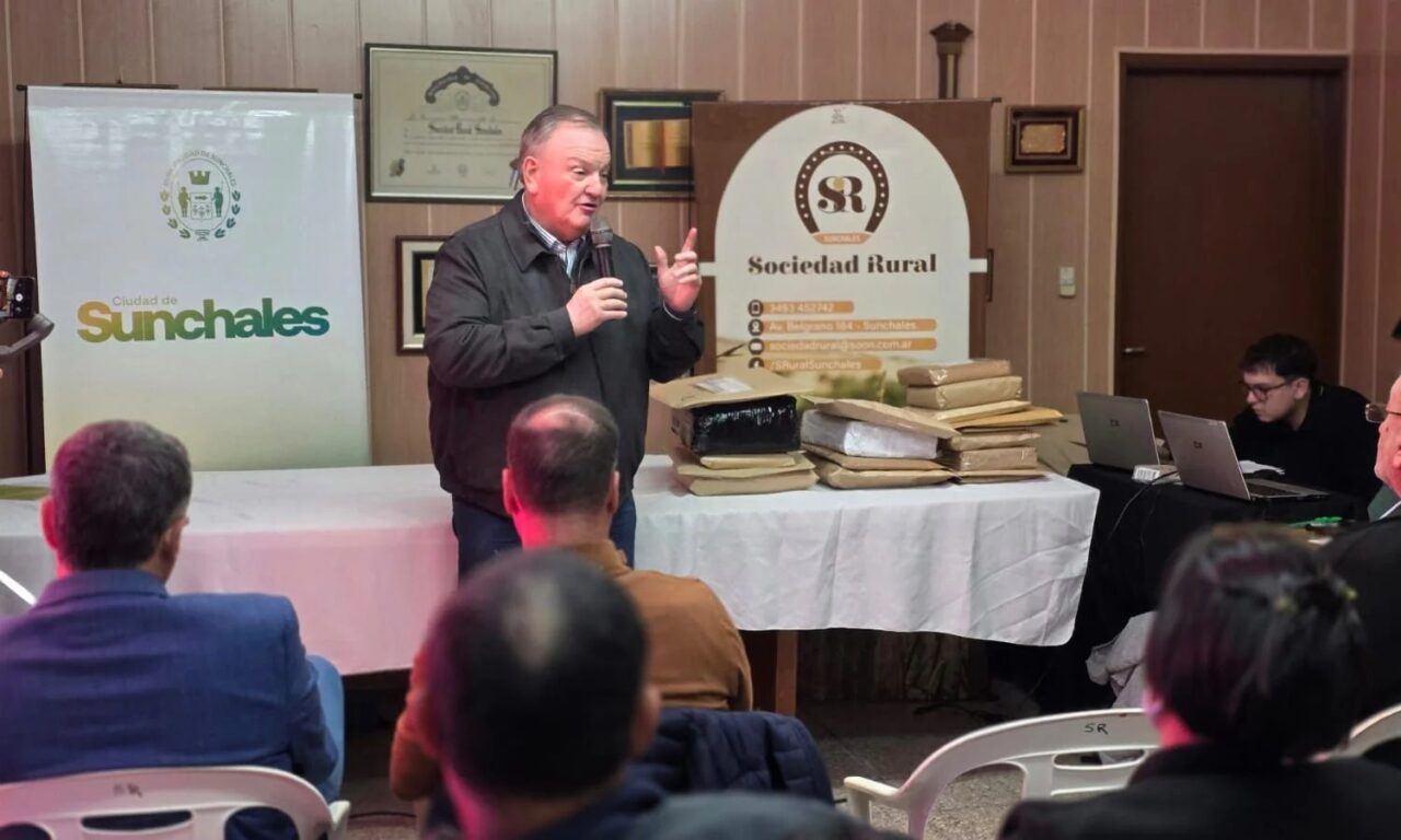 SE PRESENTARON 18 EMPRESAS EN LA LICITACIÓN PÚBLICA PARA TRABAJOS DE LIMPIEZA DE CANALES TRONCALES DE LA ZONA CENTRO DE LA PROVINCIA DE SANTA FE