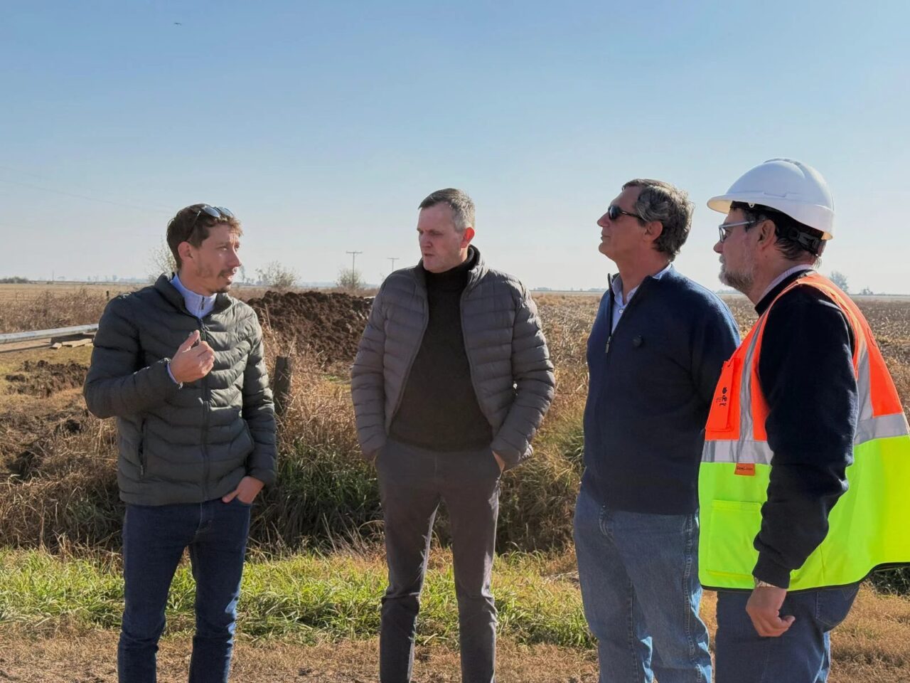 VERDECCHIA Y GIACOSA RECORRIERON EL AVANCE DEL GASODUCTO RUTA 20