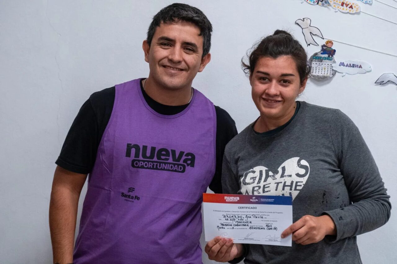 ENTREGA DE CERTIFICADOS DEL PROGRAMA NUEVA OPORTUNIDAD EN ARMSTRONG