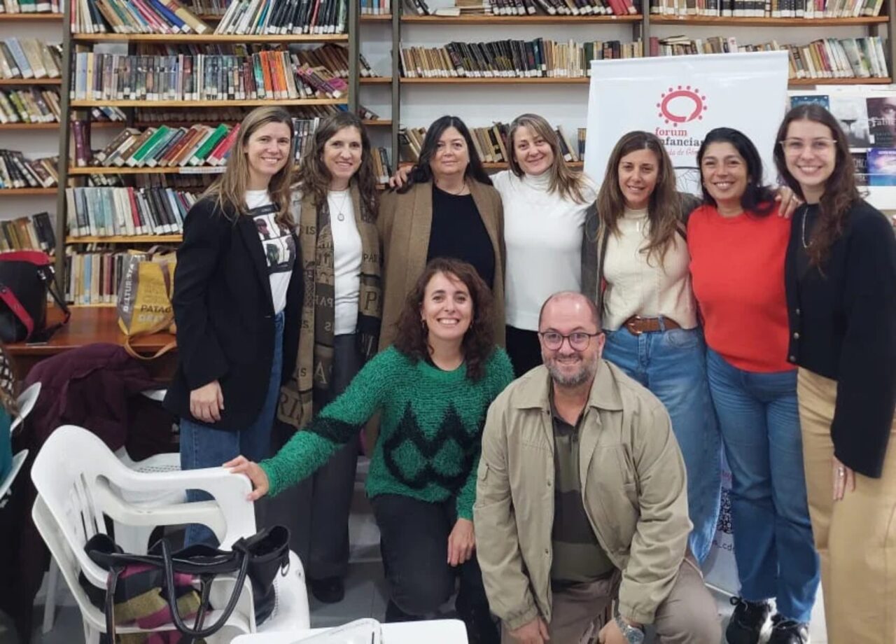 EDUCACIÓN Y SALUD MENTAL: REALIZARON UNA CHARLA ABIERTA EN LAS ROSAS