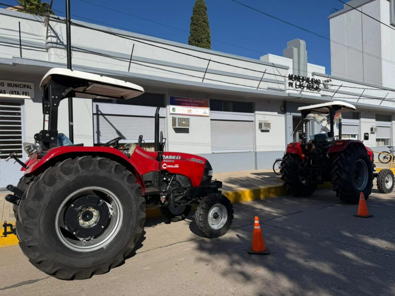LA MUNICIPALIDAD DE LAS ROSAS ADQUIRIÓ DOS TRACTORES 0KM