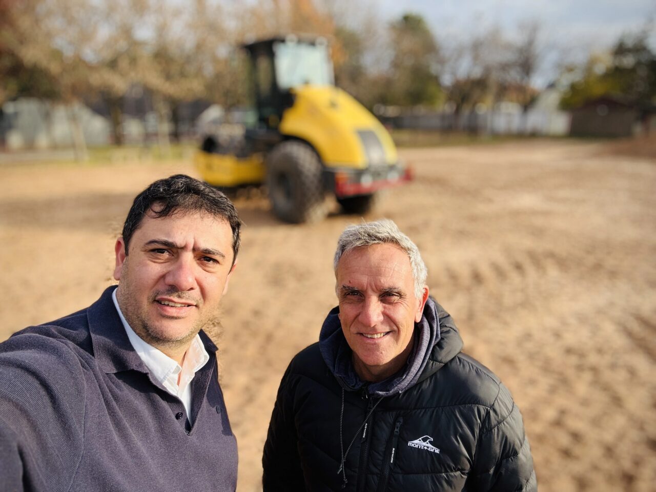 CHALE RECORRIÓ LAS OBRAS DE LA NUEVA CANCHA DE FÚTBOL SINTÉTICO EN ADEO