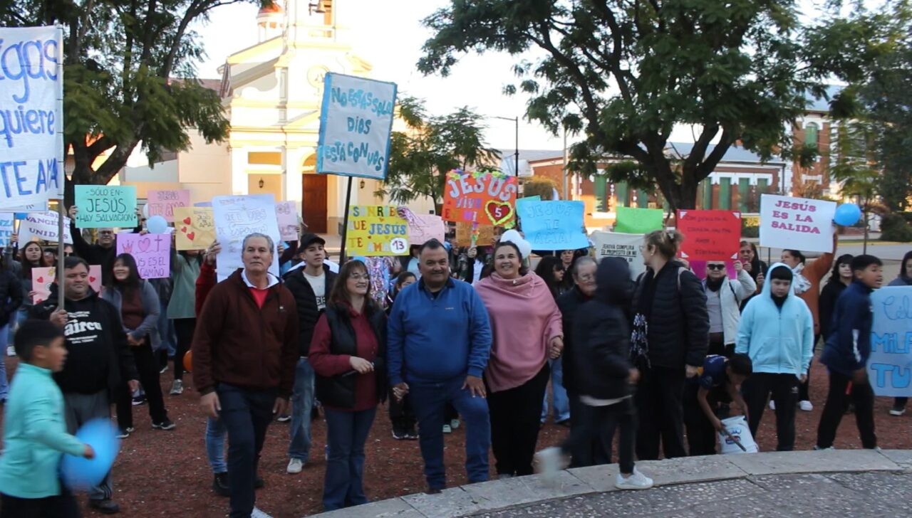 IGLESIAS UNIDAS MARCHARON POR LAS CALLES DE LAS ROSAS EN UNA JORNADA DE FE Y UNIDAD