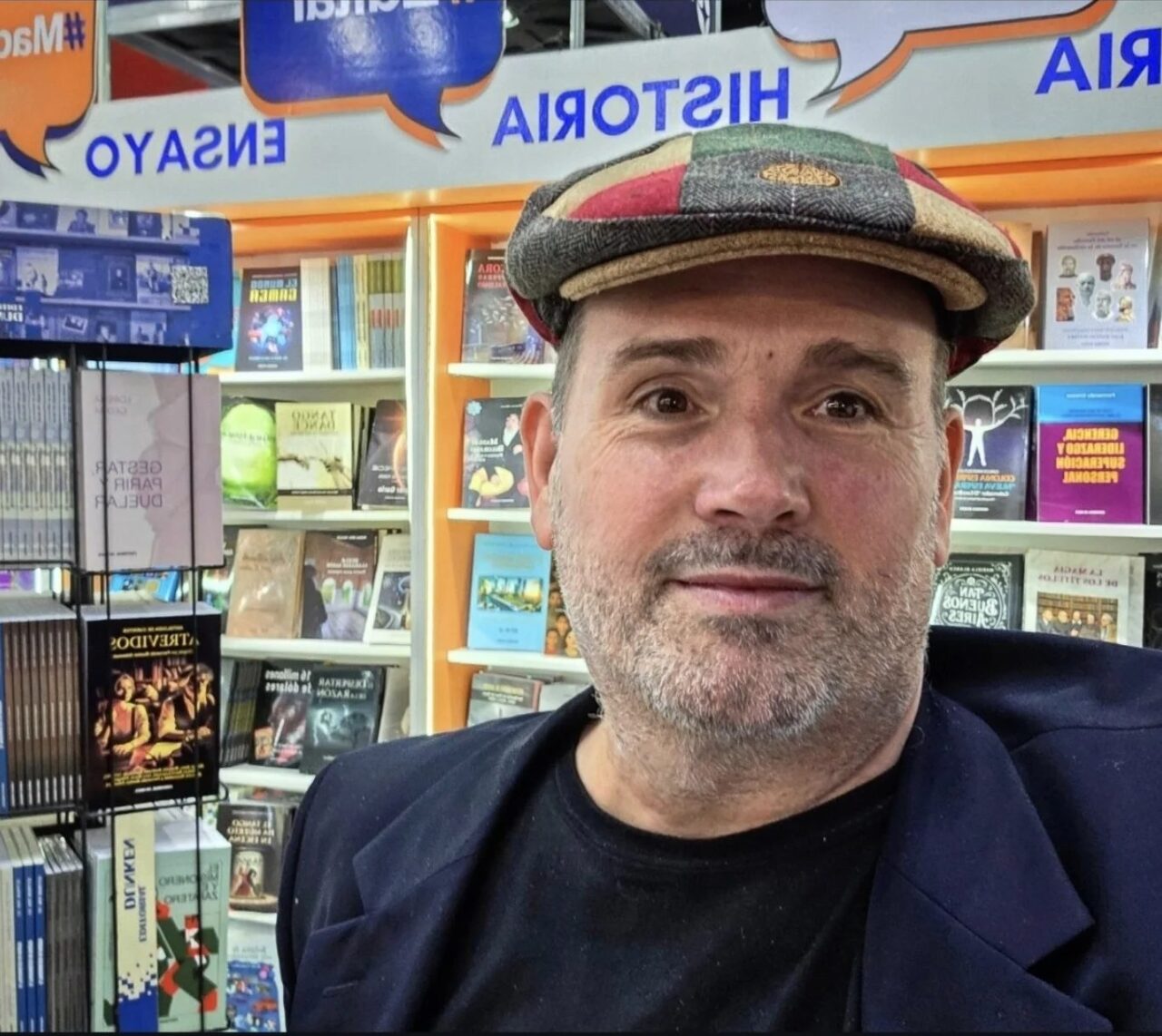 “EL PESO DE LAS SOMBRAS” SE PRESENTÓ EN LA FERIA DEL LIBRO
