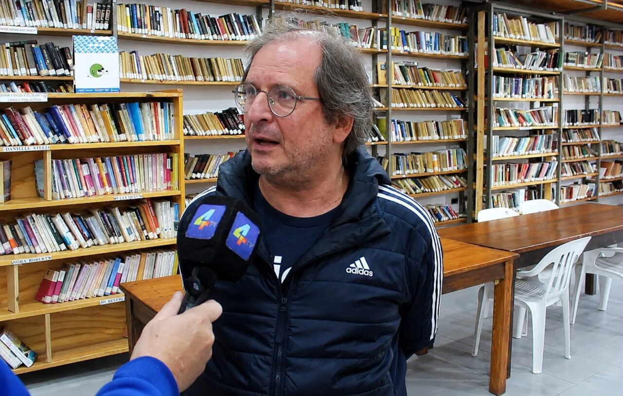 MARTÍN KOHAN CAUTIVÓ A UN AUDITORIO COLMADO EN LA BIBLIOTECA SARMIENTO DE LAS ROSAS