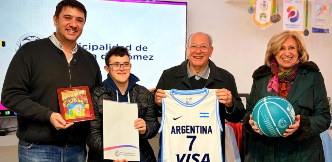 EL INTENDENTE CHALE RECIBIÓ A BAUTISTA HERNÁNDEZ Y LO DECLARÓ CIUDADANO DISTINGUIDO DE CAÑADA DE GÓMEZ