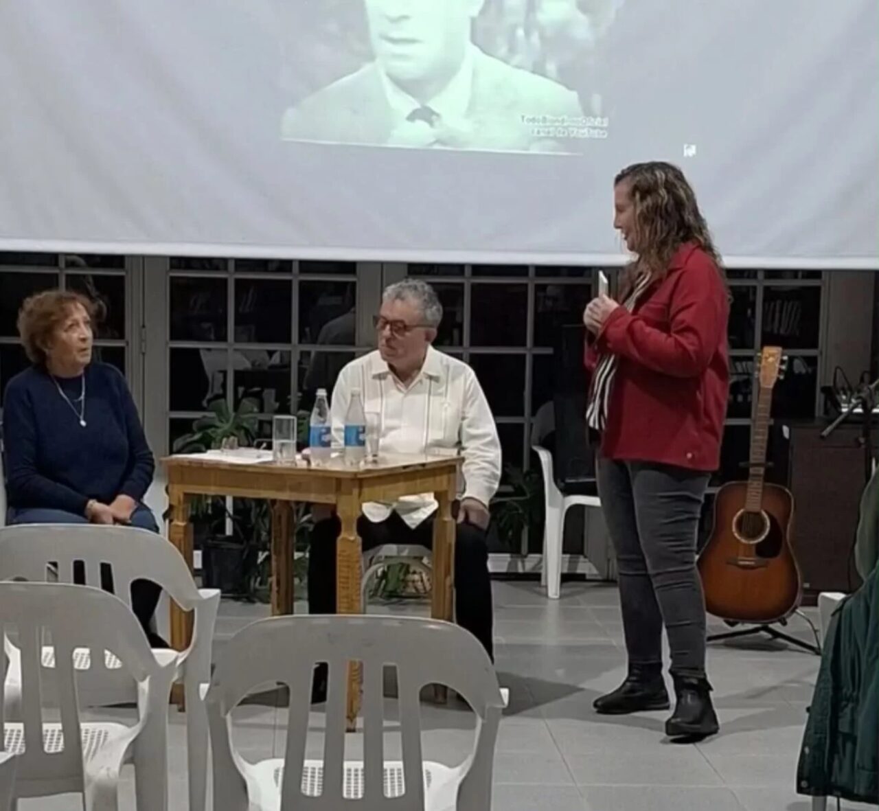 RAÚL FEROGLIO PRESENTÓ “EL MECANÓGRAFO DE LA CORTADA” EN LA BIBLIOTECA SARMIENTO LAS ROSAS