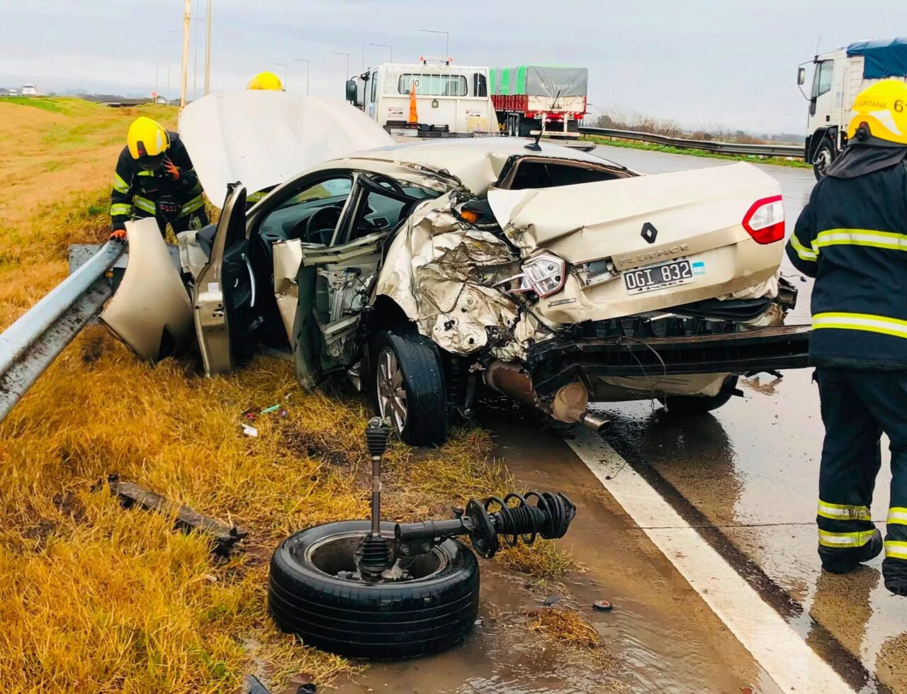 DESPISTE Y CHOQUE CONTRA UN CAMIÓN EN LA AUTOPISTA ROSARIO–CÓRDOBA