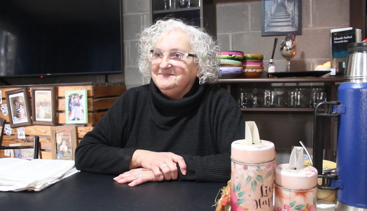 CRECE LA DEMANDA DE LAS VIANDAS SOLIDARIAS EN LAS ROSAS: “LA SITUACIÓN ES DIFÍCIL, PERO ES LINDO PODER AYUDAR”