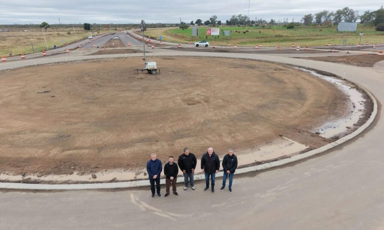 SUPERVISAN LA ETAPA FINAL DE LA CONSTRUCCIÓN DE LA ROTONDA DE ARRUFÓ Y LA REPAVIMENTACIÓN DE LA RP Nº 23