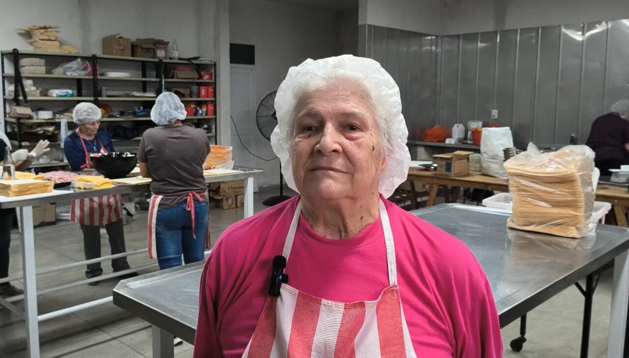 EL BÁSQUET DE CLUB CAMPAÑA DONÓ UNA COCINA INDUSTRIAL AL GRUPO GASTRONÓMICO DE LA INSTITUCIÓN