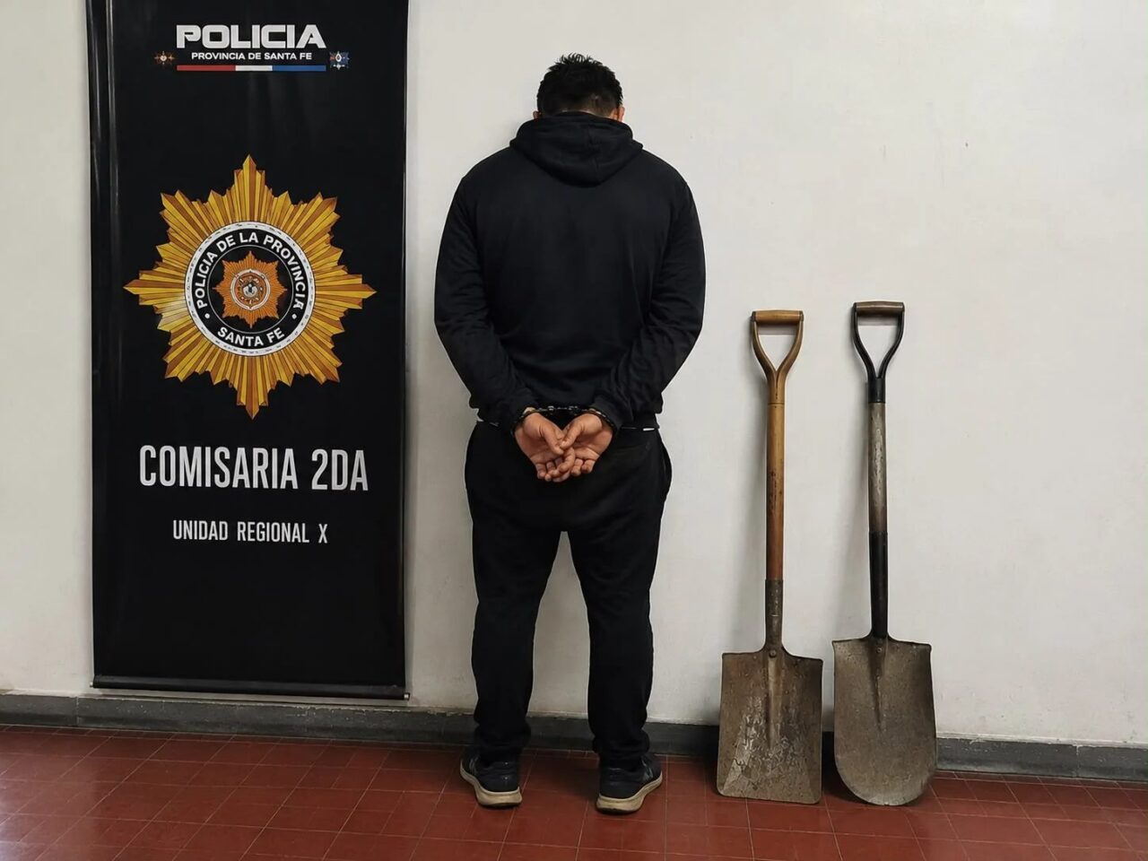 DETENIDO TRAS ROBAR DOS PALAS EN UNA VIVIENDA DE CAÑADA DE GÓMEZ