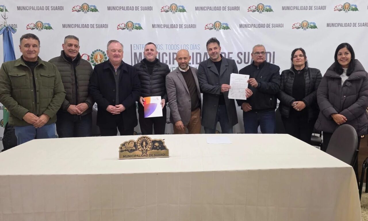 EN SUARDI SE FIRMO EL ACTA DE PREADJUDICACION DE CAÑERIA PARA LA 2DA. ETAPA DEL GASODUCTO SUDOESTE LECHERO
