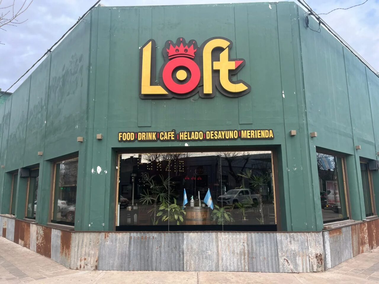 LOFT CELEBRÓ EL DÍA DEL AMIGO CON LA PRESENTACIÓN EN VIVO DE EVER GONZALO