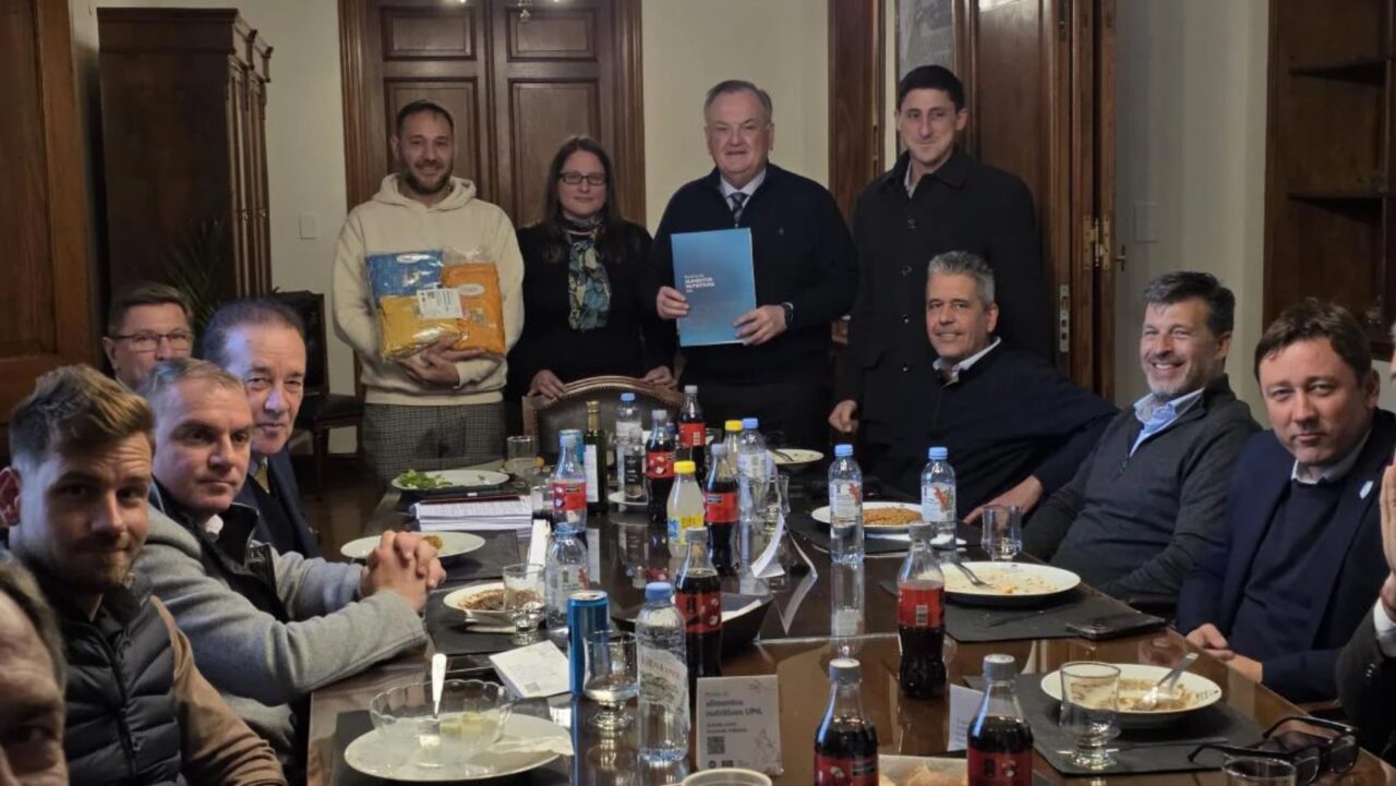 LA UNL PRESENTÓ A SENADORES SU PLANTA DE ALIMENTOS NUTRITIVOS
